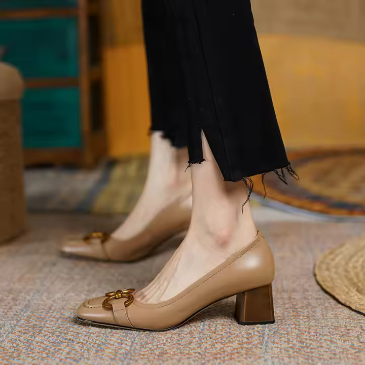 Zapatos de tacón de piel suave con hebilla de metal y tacón grueso con punta cuadrada - 1
