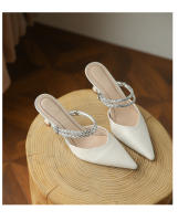 Baotou usa tacones de aguja y zapatillas con pedrería. - details 16