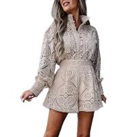 Conjunto de 2 unidades de blusa de manga larga para mujer, camisa de encaje hueco bordado de cintura alta con una hilera de botones, conjunto de pantalones cortos de pierna ancha para mujer - details 4