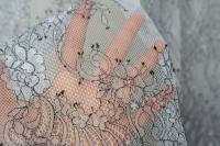 Encaje de Látex para Pestañas en Plata y Negro 150cm. Tela para Vestidos y Costumes. Aplicación de Costura y Ensamblaje. Material de Poliéster - details 7