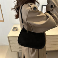 Bolso Hobo pequeño con textura roja para mujer, bandolera de un solo hombro, a la moda - details 15