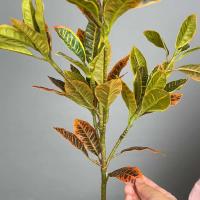 Ramas artificiales de plantas tropicales grandes, hojas de magnolia falsas, ramas de árbol de banyan de plástico para el jardín y la fiesta del hogar - details 10
