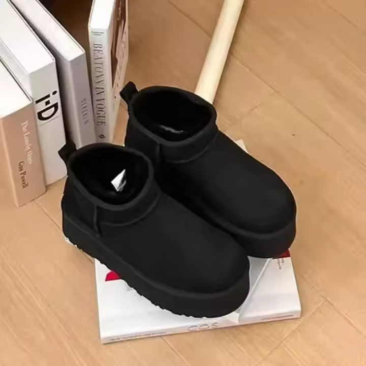 Botas cálidas de piel y lana natural para mujer, pantalones cortos de forro polar de diseñador, invierno, 2025 - 1