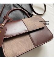 Nuevo bolso de mensajero versátil de hombro, bolso cuadrado pequeño portátil con costuras. - details 2