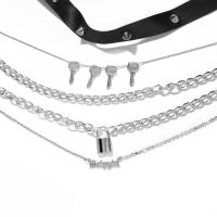Collar multicapa con remaches Punk de cuero Pu para mujer, collar con colgante con cierre de letra inglesa - details 1