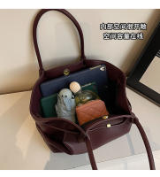 Bolsa de hombro de gran capacidad, estilo retro, nueva moda de primavera, axilas premium, versión coreana, bolso de mano para mujer. - details 6