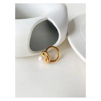Anillo elegante de perlas de imitación envueltas en alambre de acero inoxidable para mujer, anillos clásicos chapados en Pvd en oro, resistentes al agua, regalos de cumpleaños - details 3