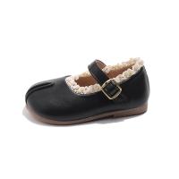 2025 nuevos zapatos planos para niños, zapatos sencillos de cuero de princesa Lolita para niñas, zapatos informales de moda plisados y versátiles para caminar para niños - details 24