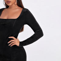 Vestido de manga larga de terciopelo de cuello cuadrado de mujer - details 4