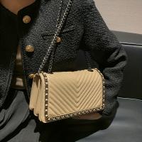 Elegante Bolso de Hombro de Cuero Sintético con Aretes Bolso de Lapa en Forma de V para Mujeres - details 0