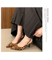Nuevo nicho retro de gama alta con estampado de leopardo tacones altos temperamento elegante tacón fino sandalias puntiagudas - details 12