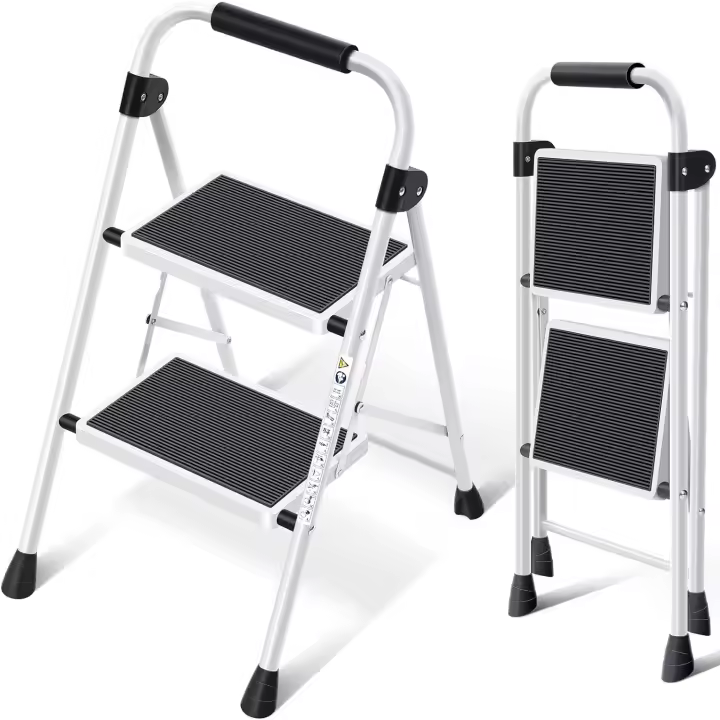 Escalera Plegable 4 Peldaños, Escalera de Tijera con Pedales Antideslizantes Anchos, Barandilla, Escalón Taburete de Acero Portátil Uso Hogar Cocina Oficina, Carga hasta 150 kg, Blanco - 1