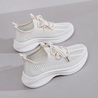 Zapatillas de deporte a la moda para mujer, zapatos informales de malla transpirable con tejido de mosca, suela suave hueca, para exteriores - details 3