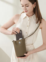 Bolso bandolera pequeño de cuero de primera calidad, estilo cubo vertical casual para teléfono móvil - details 17