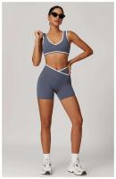 Scrunch - Conjunto de yoga corto para mujer, sujetador relleno en contraste rosa, pantalones cortos cruzados, pantalones deportivos de cintura alta, Fiess Gym Tre, ropa deportiva - details 4