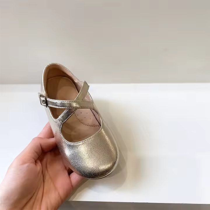 Zapatos de cuero para niñas dorados y plateados nuevos zapatos individuales para niños con velcro cruzado - 1