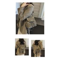 Bolso de cadena de nicho, bolso de cubo Xiaoxiangfeng, mochila mate, de un solo hombro de moda, mochila con estampado de leopardo. - details 20