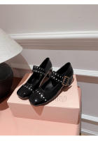 Nuevos zapatos franceses Mary Jane cabeza cuadrada diseño de hebilla de una palabra tacón medio grueso boca poco profunda zapatos individuales charol de mujer - details 15
