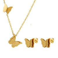 Colgante de mujer de mariposa esmerilada chapada en oro estilo minimalista de acero inoxidable Black King - details 4