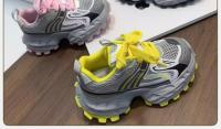 2025 primavera y verano nuevos zapatos niños transpirables solo red zapatos deportivos niñas ligero moda papá zapatos niños medianos y viejos. - details 0