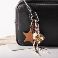 LLavero de palomitas de maíz y patatas fritas en forma de estrella, colgante de bolsa de cuerda trenzada hecha a mano de PU, llavero de estrella de cuero tejido a mano de estilo coreano - details 10