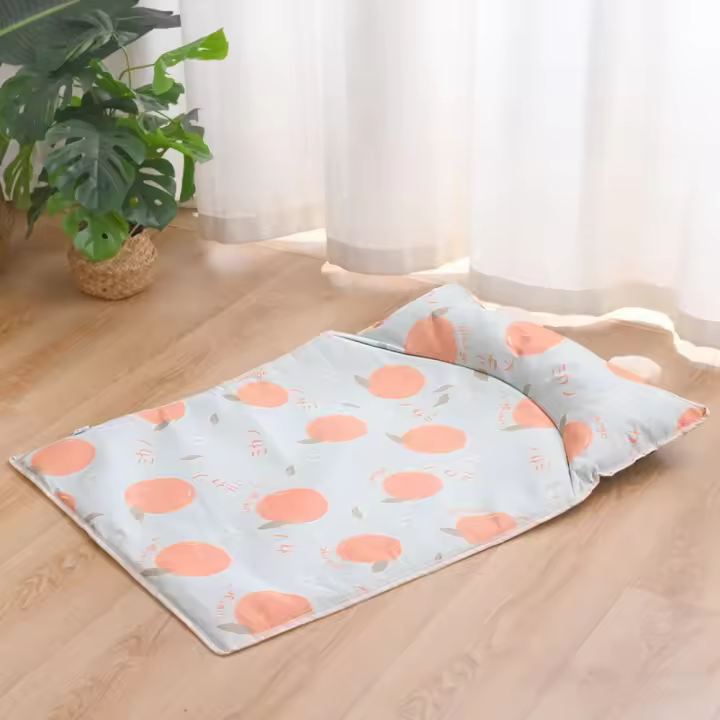 Alfombra refrescante para mascotas con diseño de dibujos animados, resistente a los arañazos, transpirable, antideslizante, de seda de hielo, lavable, para perros y gatos de verano. - 1