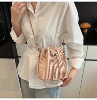Elegante Bolso Minimalista Cierre de Cordón, Bolso de Mano para Mujeres, Finish Texturado, Accesorio de Moda Trendy - details 17