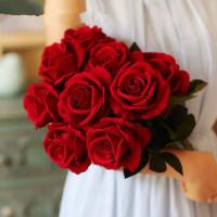 Rosas artificiales realistas para decoración del hogar, rama de flores rojas, rosas falsas para boda, 3/5/10/20 piezas - details 1