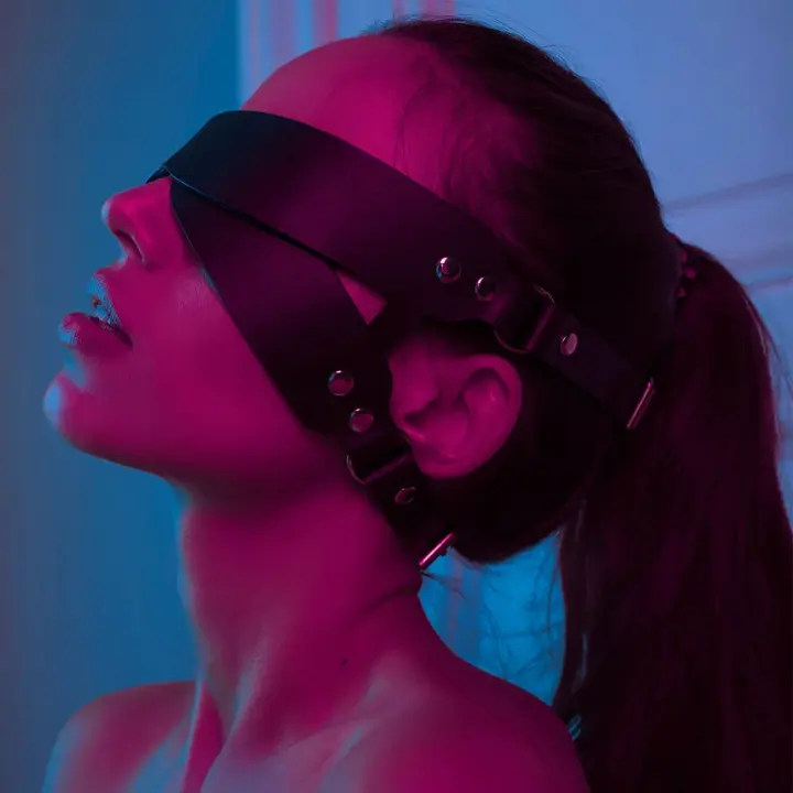 Máscara de cuero para juego de bondaje sexual BDSM para hombres y mujeres disfraz de cosplay juguetes para adultos juego para parejas - 1
