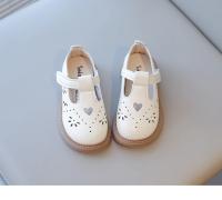 2025 Primavera Verano nuevos zapatos de cuero para niñas con corazón hueco princesa dulce recortes clásicos transpirables con correa en T zapatos planos para niños - details 3