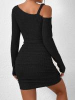 Vestido de mujer con cuello inclinado hombro alto cintura media y larga - details 5