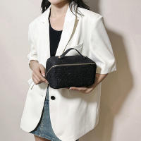Bolso De Maquillaje Grande En Cuero PU Estilo Clásico Portátil Para Viajes Organizador De Cosméticos Estiloso Para Mujer Caja De Almacenamiento Manejable - details 1