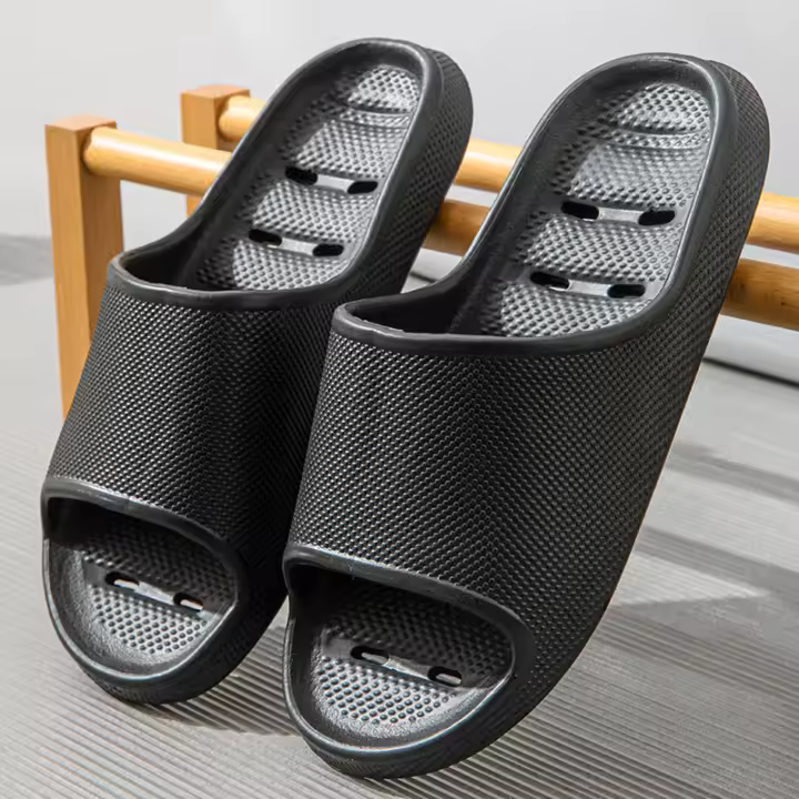 Nuevas zapatillas de baño antideslizantes de fondo grueso de EVA para mujer, zapatillas de verano para el hogar con fugas, uso doméstico, ropa de cama interior, sensación de baño, zapatillas frescas - 1