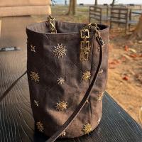 Bolso Bandolera Mini Vintage para Mujer - Marrón Oscuro/, Herrajes Dorados, Correa de Cadena, Bolso Compacto para Uso Diario, Eventos Formales e Informales, Accesorio de Viaje, Moda Retro, Forro de Poliéster, Construcción Duradera, Bolso Pequeño - details 0