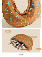Bolso retro de mujer con remaches mate, bolso de mensajero portátil media luna, bolso de hombro, bolso de mano de gamuza. - details 4