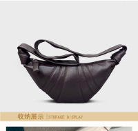 Croissant Design Lazy Dumpling Bolso cruzado genuino para mujer con cintura en el pecho - details 14