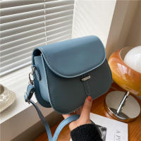 Bolso bandolera de cuero de PU para mujer, cartera pequeña de diseñador, estilo de moda Retro Semicircular - details 1
