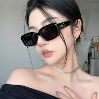 Gafas de Moda para Mujer, Estilo Casual Cuadrado Negro Vintage Encantador Clásico Vivo Elegante Dulce al Estilo Ins Moderno y Sencillo, Ideal para el Verano y la Vida Diaria - details 0