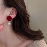 Pendientes largos elegantes con borlas de rosas rojas francesas, adecuados para mujer, colgante de circonita con temperamento R, joyería para fiestas y bodas - details 11