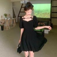Vestido negro adelgazante con manga acampanada, vestido corto ceñido con un hombro y cintura, para ir al trabajo, temporada de verano, manga corta, Color puro - details 2