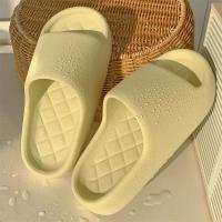 Zapatillas de verano de suela blanda de EVA para mujer, chanclas planas informales para interior y hogar, sandalias antideslizantes para baño, zapatos deslizantes de playa para hombre al aire libre - details 11