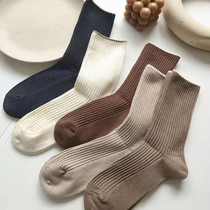 5 pares de calcetines japoneses nuevos conjunto de calcetines de algodón informales de Color sólido para mujer calcetines simples de longitud media para otoño - 1