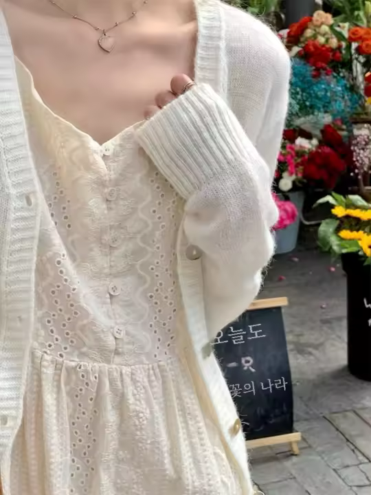 Vestido elegante de encaje ahuecado con silueta interior de línea A, vestido sin tirantes, diseño de cintura alta, falda larga sin mangas - 1
