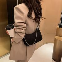 Bolso de hombro informal de nailon impermeable para mujer, moderno y fresco, decoración de cadena negra, cartera pequeña cruzada para axila - details 18