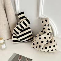 Bolso de Mano Tejido a Mano con Rayas Anchas Nuevo Minimalista Coreano para Mujeres Bolso de Pulsera Reutilizable para Estudiantes y Compras - details 5