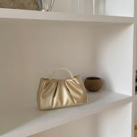 Bolso pequeño francés plisado, bolso pequeño de perlas de hadas de alta gama, bolso de mensajero tipo nube suave para niña - details 10