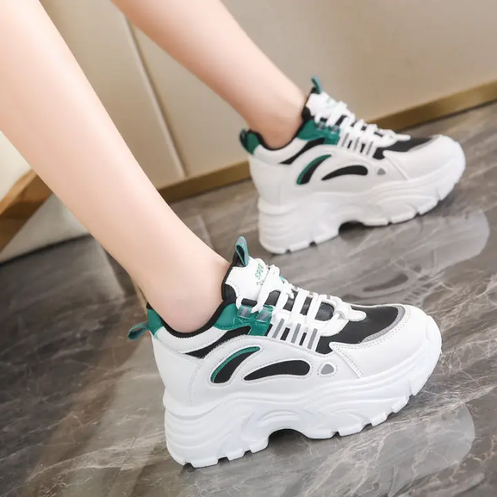 Nuevos zapatos otoño invierno, zapatos blancos con parte superior de ante, deportivos informales, versátiles, modernos y con suela gruesa. - 1
