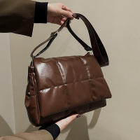 Hombro de gran capacidad para mujer, bolso cruzado acolchado a cuadros de moda de diseñador - details 3