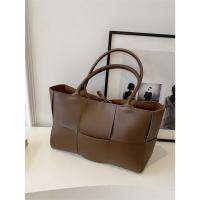 Bolso de mano grande todo en uno, bandolera trenzada de gran capacidad para axila, a la moda, novedad de otoño, 2025 - details 12
