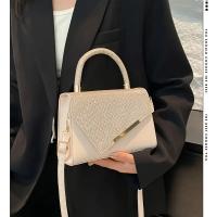 Elegante Bolso Cruzado de Synthetic Pequeño Cuadrado con Herrajes Dorados - details 1